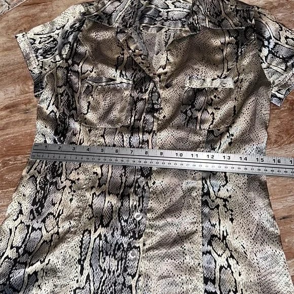 VERTIGO PARIS Silky Snakeskin Animal Print Blouse Size S - Picture 6 of 8